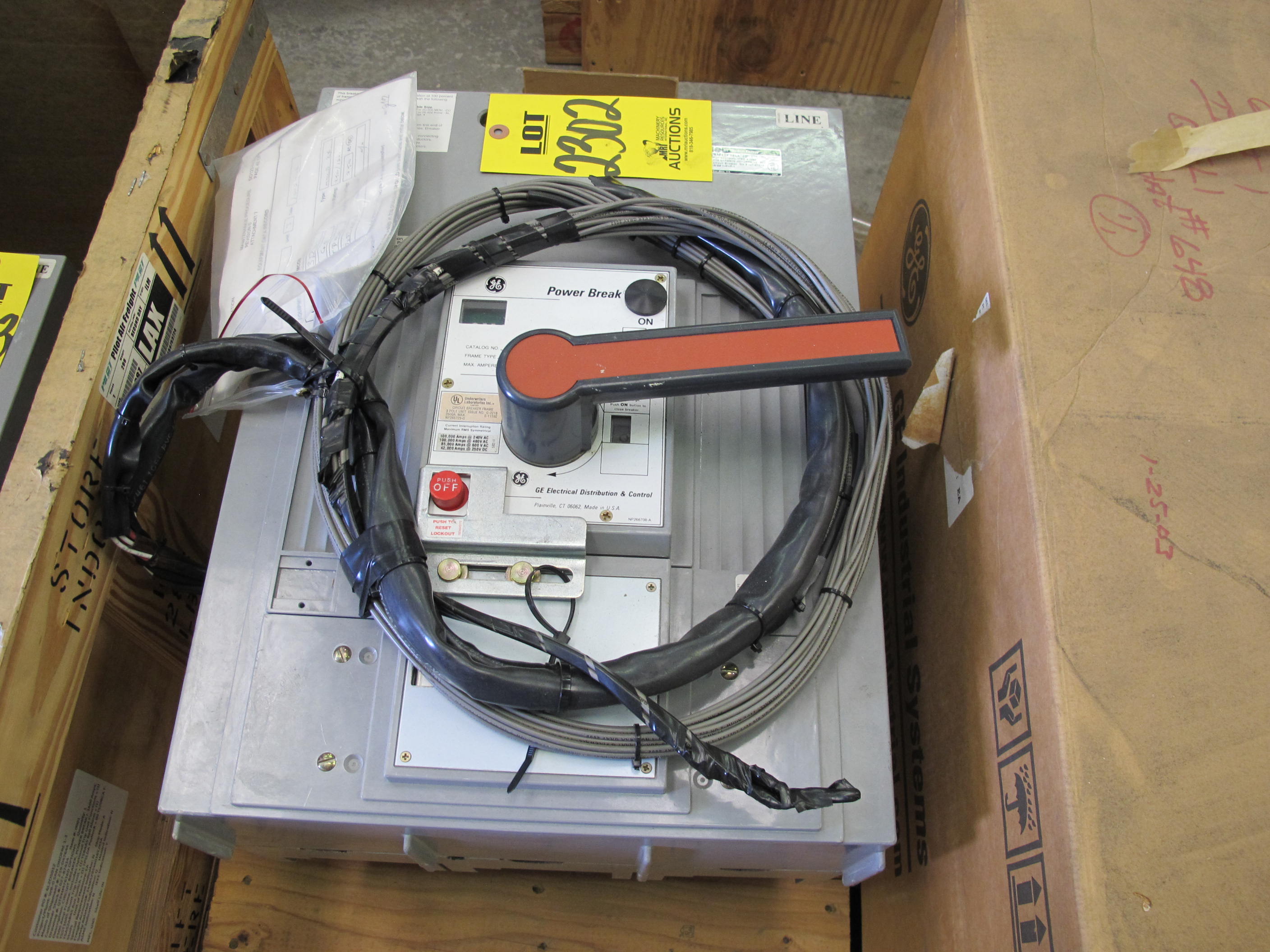 BREAKER, CIRCUIT TYPE, POWER BREAK I KIND, 2500A FRAME/1600A CONTINUOUS CURRENT AMP RATING, 600VAC/250VDC VOLT RATING, 3 POLE. INCLUDES OPTIONAL TRIP UNIT FUNCTIONS + (1) TSST10RS SHUNT TRIP UNIT + (1) TSBAAS BELL ALARM + (1) TSAS2AB4S AUX SWITCH + (1) TPSLDA PADLOCK + (6) TS20BCA T-STUDS, PART # QTPMM7616D OPTIONS (W-44) LOADING & HANDLING FEE $15-